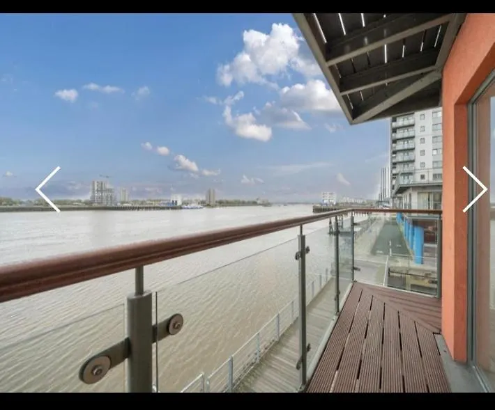 شقة Amazing River View 2 Bedroom Apartment, Sleeps 6 , Balcony And Parking لندن