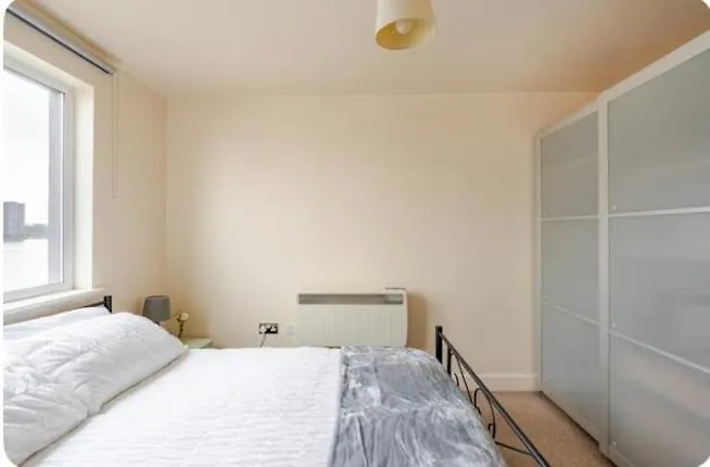 Amazing River View 2 Bedroom Apartment, Sleeps 6 , Balcony And Parking لندن