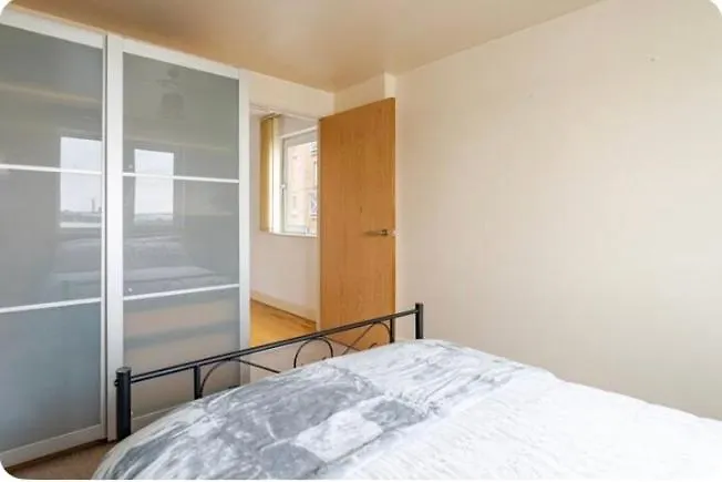 Amazing River View 2 Bedroom Apartment, Sleeps 6 , Balcony And Parking لندن شقة