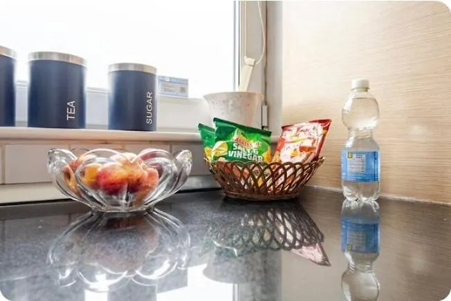 Amazing River View 2 Bedroom Apartment, Sleeps 6 , Balcony And Parking لندن 0*,