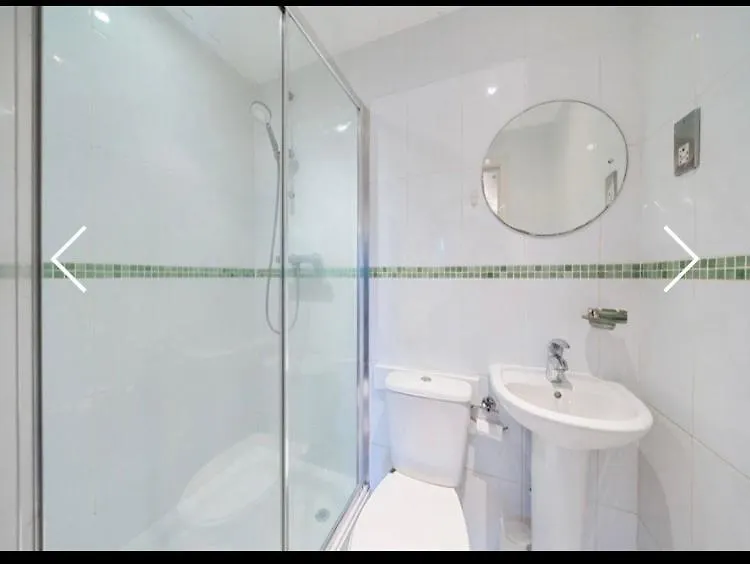 Amazing River View 2 Bedroom Apartment, Sleeps 6 , Balcony And Parking London
