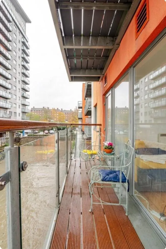 Amazing River View 2 Bedroom Apartment, Sleeps 6 , Balcony And Parking London 0*,