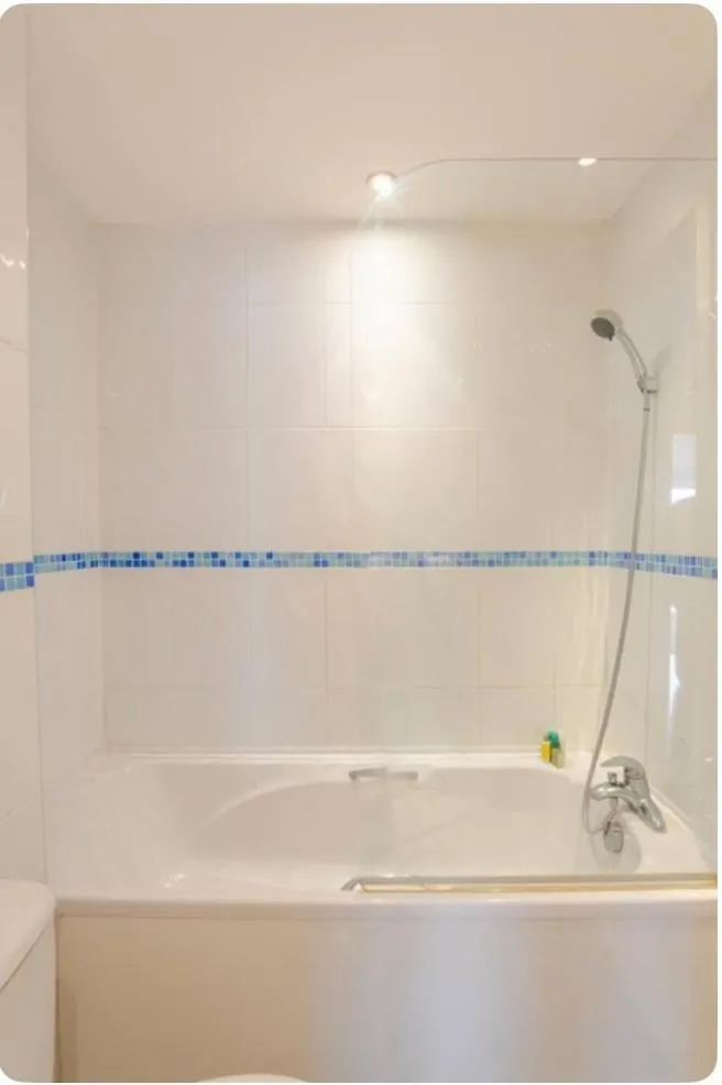 Amazing River View 2 Bedroom Apartment, Sleeps 6 , Balcony And Parking London 0*,  United Kingdom