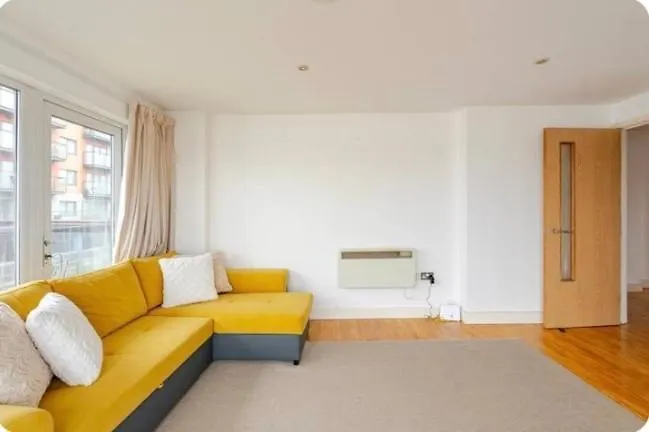 Amazing River View 2 Bedroom Apartment, Sleeps 6 , Balcony And Parking London