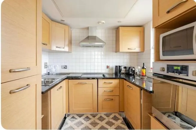 Amazing River View 2 Bedroom Apartment, Sleeps 6 , Balcony And Parking London 0*,  Egyesült Királyság